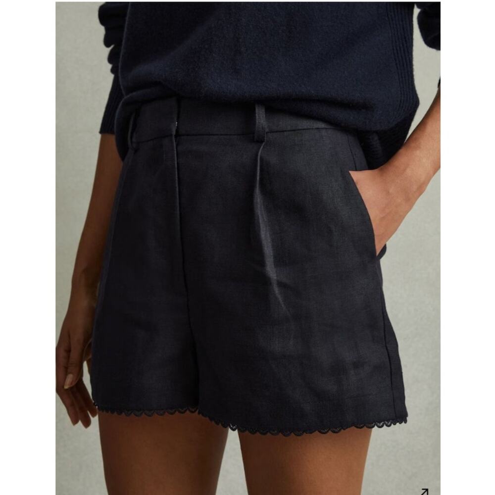 REISS Belle Linen Belted Shorts in Navy - Picture 4 of 11